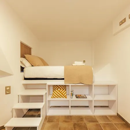 Bravissimo Mercadal, Monthly *