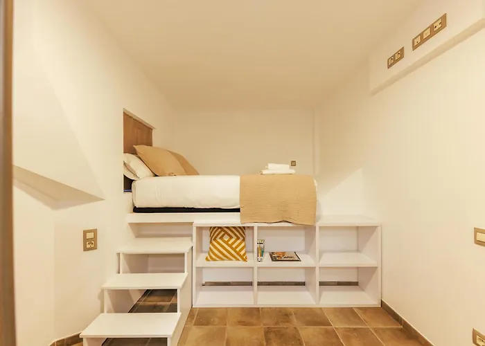 Bravissimo Mercadal, Monthly *