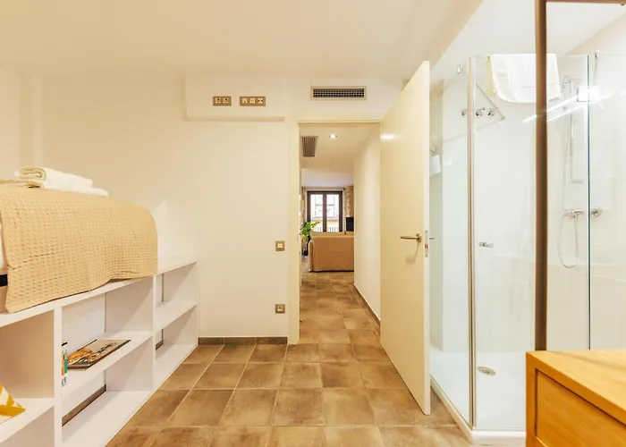 Bravissimo Mercadal, Monthly * Girona