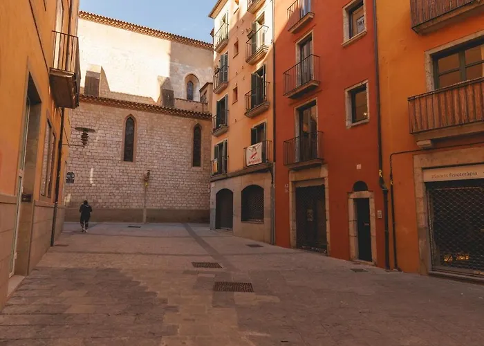 Bravissimo Mercadal, Monthly * Girona