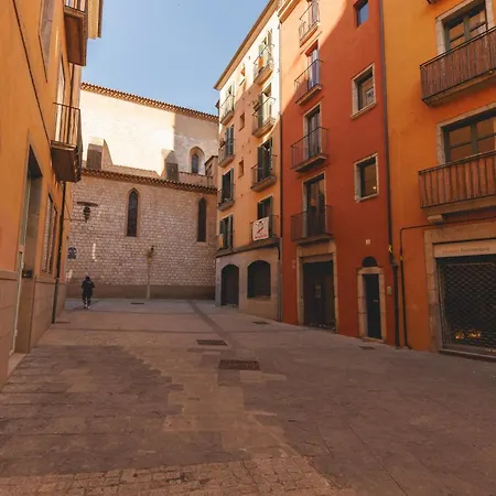 Bravissimo Mercadal, Monthly * Gerona