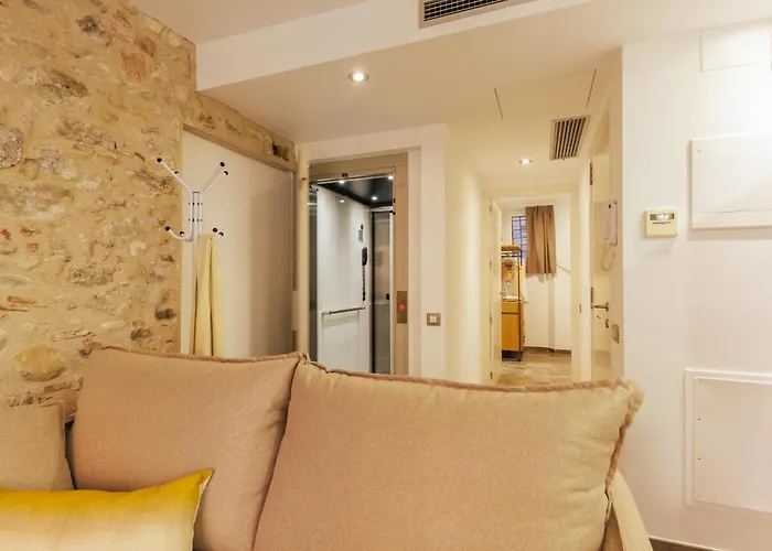 Bravissimo Mercadal, Monthly * Girona